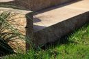Ogrodowe schody z gotowych bloczków betonowych - proste wykonanie i estetyczny wygląd